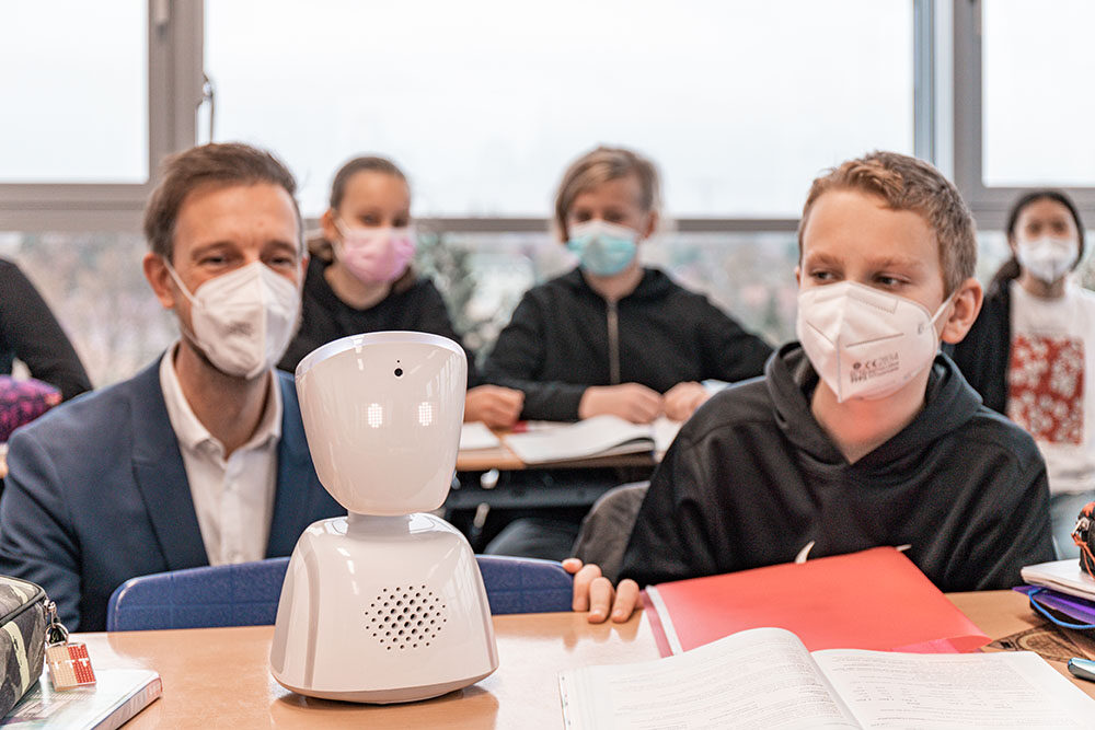 schüler neugierig av1 im unterricht